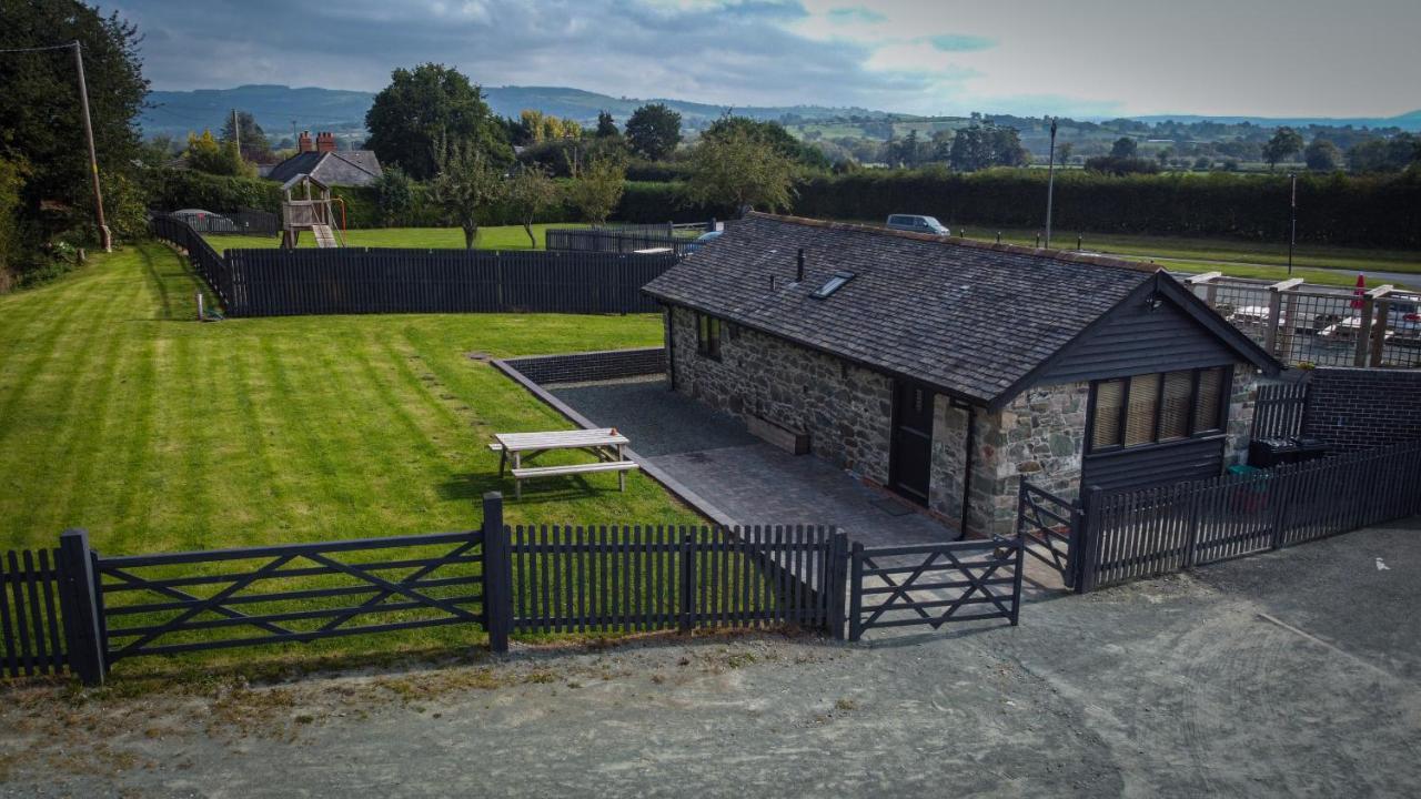 Smithy Cottage Berriew Eksteriør bilde